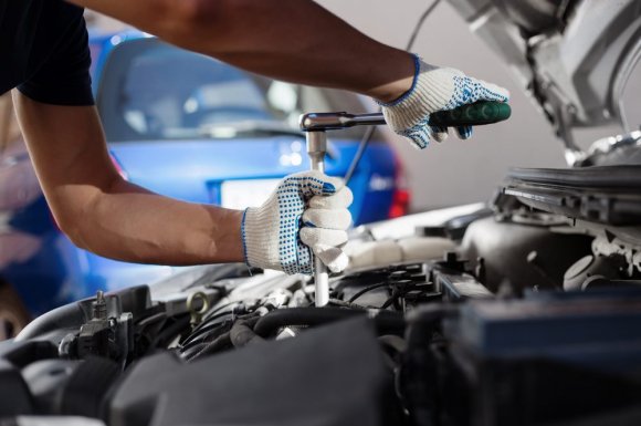 Remplacement d’une butée d’embrayage cassée dans un garage auto - L’Étang-Salé - MECA CENTRE SERVICE